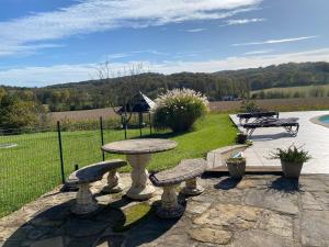 Terrace Cottage at Domaine Lavie - A Cosy Retreat for Two near Salies-de-Béarn