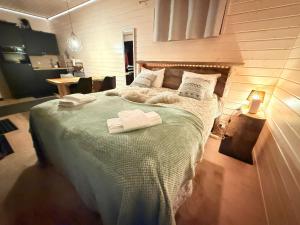 Spa Cabin by Hossaville