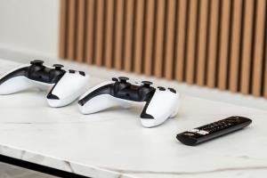 Newport Modern Cozy Home Sleeps 8 with Free Parking