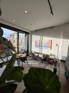 Spectacular loft-style penthouse in El Virrey