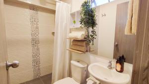 Beautiful NEW Apto, Fast Wifi, Great Location