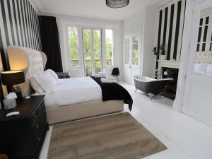 Perfect Retreat in Luxury & Historical Manor House