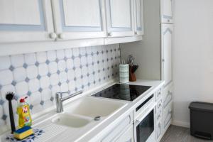 Neu renoviertes Luxus Penthouse mit Dachterrasse und Parkplatz in Bestlage