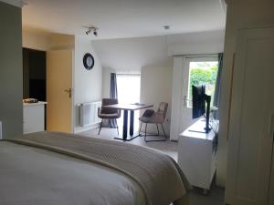 Dalerheugte Drenthe B&B Wellness 6 met romantisch bad en ontbijt à la carte op de kamer