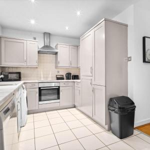 Spacious 2 Bed City Centre Apartment - JQ - Fast WiFi - Netflix 1LEX