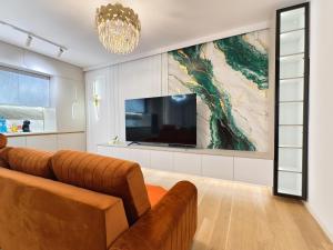 Central ART Deluxe Apartment 2 - Private Parking