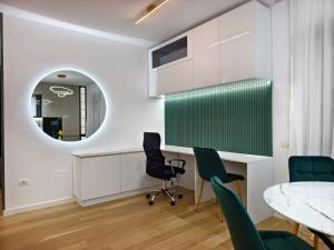 Central ART Deluxe Apartment 2 - Private Parking