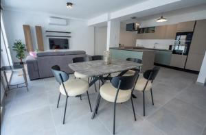 Stylish Two-Bedroom Retreat Near Balluta Bay Pat2
