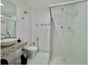 Apto para 4 pessoas e com Ar no quarto a 1 quadra da Praia