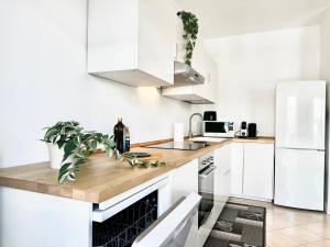 Peaceful Oasis with Balcony and Parking, Milan