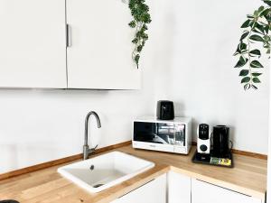 Peaceful Oasis with Balcony and Parking, Milan