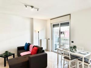 Peaceful Oasis with Balcony and Parking, Milan