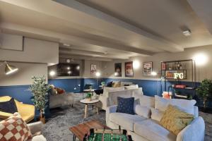 For Students Only - Francis Gardner Studios in London