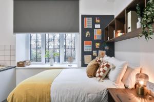 For Students Only - Francis Gardner Studios in London