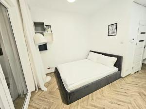 Kasprzaka 29-743-EXTRA VIEW