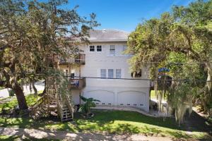 Cruise the waterways from your backyard