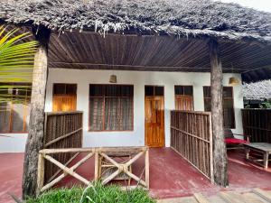 Ushongo Beach Bandas