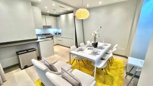 3-bedroom flat with Private Patio in Mayfair near Oxford Street, Marble Arch, Hyde Park