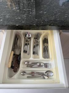 Apto novo completo - localização privilegiada