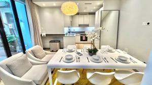 3-bedroom flat with Private Patio in Mayfair near Oxford Street, Marble Arch, Hyde Park