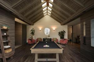 Spacious 2 Bedrooms at MRT Rama 9 and Central R9