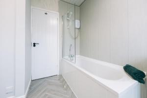 Redcar Retreat - 4 Bed House Workstays UK