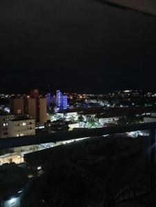 Un hermoso departamento con vista a la ciudad ubicado en calle arenales 1233-centro