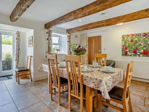 4 Bed in Gilwern 90003