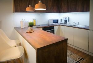 Priestranný dizajnový 2-izbový byt v centre Trnavy s výhľadom na mestskú vežue