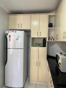 Apartamento lateral mar no centro da Meia Praia