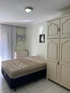 Apartamento lateral mar no centro da Meia Praia