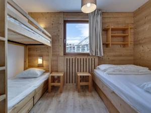 Appartement rénové 2 pièces, proche pistes, balcon - FR-1-502-575