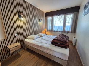 Appartement skis aux pieds avec balcon et cuisine équipée - FR-1-502-595