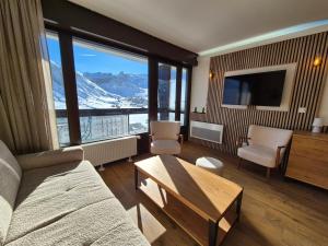 Appartement skis aux pieds avec balcon et cuisine équipée - FR-1-502-595