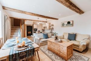 Little Whitley - Luxury Country Cottage