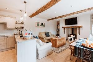 Little Whitley - Luxury Country Cottage
