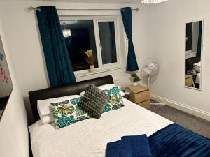 SIRIUS A INN - Cowsley Rd - 3 Bed House