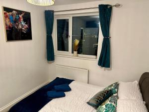 SIRIUS A INN - Cowsley Rd - 3 Bed House