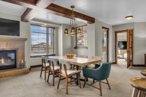 Sunrise Gondola Lodge Ski-In Ski-Out