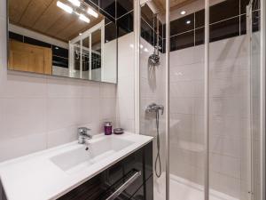 Studio rénové Proche des pistes et des commerces Balcon avec vue montagne - FR-1-502-431