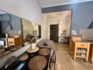 Άνετο Διαμέρισμα 2 Υπνοδωματίων κοντά στο ΟΑΚΑ και τα Νοσοκομεία ΥΓΕΙΑ & ΜΗΤΕΡΑ