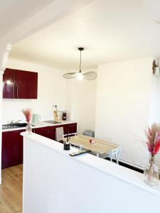 Parking privé, appartement rénové accès jardin