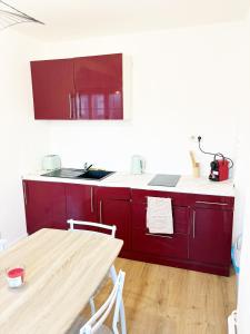 Parking privé, appartement rénové accès jardin