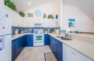 Latitude Adjustment - Corolla, Ocean Sands, 525 Yards to Beach, Oceanside, Pool, Hot Tub, Tennis