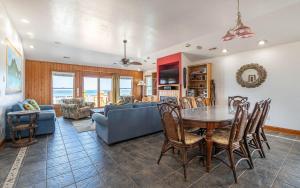 K1213 Joshuas Tiki Hut