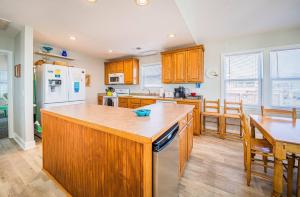Bali Hai - Kitty Hawk MP 3, 50 Yards to Beach, Breathtaking Views, Open Decks