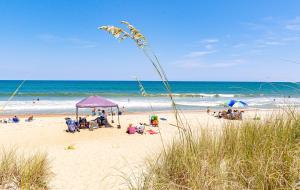 Swink Cottage - Southern Shores, Ocean View, 40 Yards to the Beach, Hot Tub, Pets OK, Flex Stays