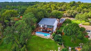 Large 6BR Lakefront Home with Private Pool & Views