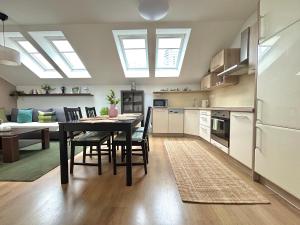 Cozy Apartment for Couples, Friends & Families