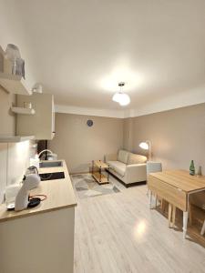 Fresh and cosy one separate bedroom apartment